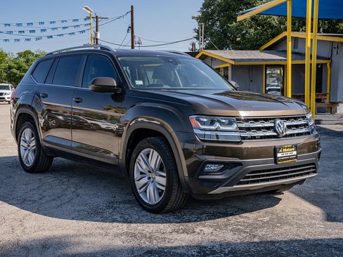 Used 2019 Volkswagen Atlas SE w/ Panoramic Sunroof Package image 3