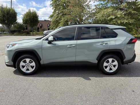 Used 2021 Toyota RAV4 XLE w/ Convenience Package image 4