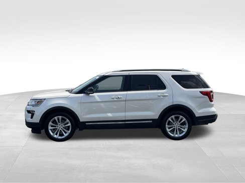 Used 2019 Ford Explorer XLT w/ Equipment Group 202A image 2