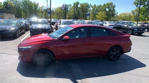 Used 2023 Hyundai Elantra SEL w/ Winter Weather Package image 2