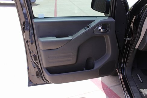 Used 2019 Nissan Frontier SV image 13