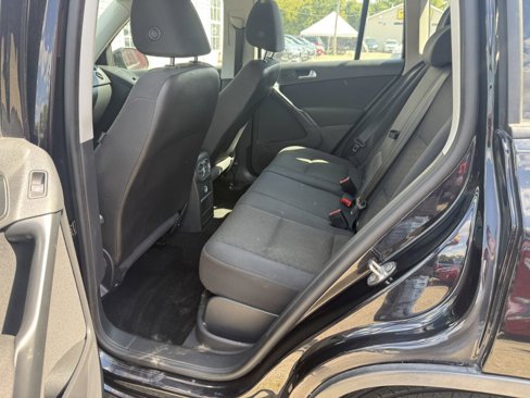 Used 2017 Volkswagen Tiguan S image 15