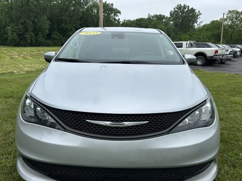 Used 2023 Chrysler Voyager LX image 8