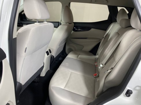 Used 2017 Nissan Rogue Sport SV w/ SV Premium Package image 25