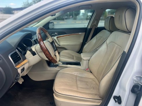 Used 2010 Lincoln MKZ image 11