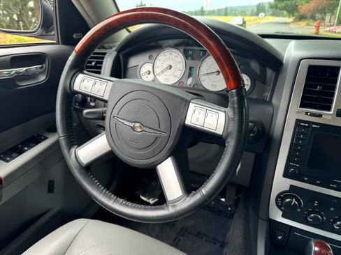 Used 2006 Chrysler 300 C w/ Navigation & Sound Group II image 25