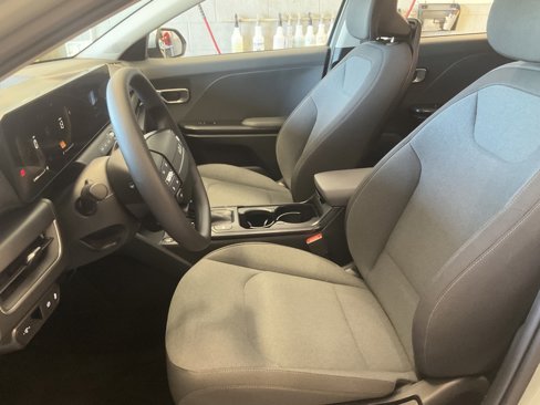 Used 2025 Kia K4 LXS image 11
