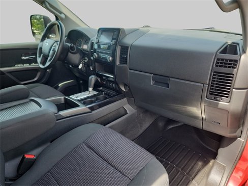 Used 2015 Nissan Titan SV image 28