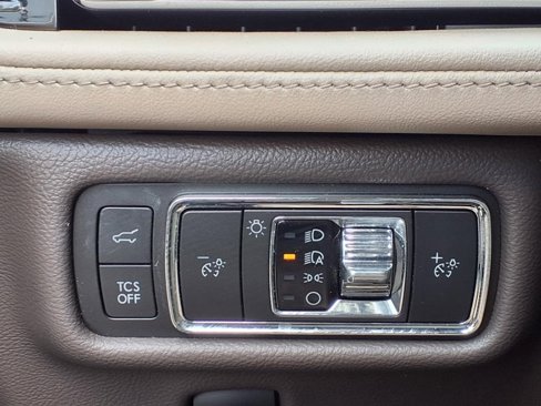 Used 2021 Lincoln Nautilus FWD image 7