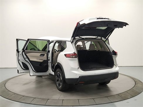 Used 2024 Nissan Rogue SV image 13