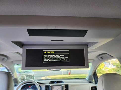 Used 2012 Toyota Sienna XLE image 23