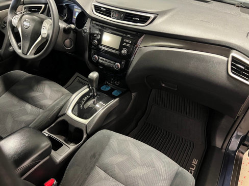 Used 2015 Nissan Rogue SV w/ SV Moonroof Package image 18