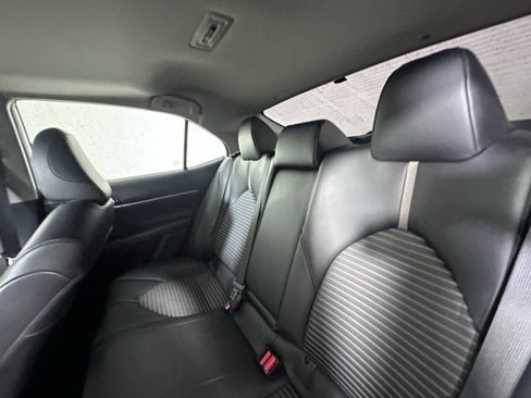 Used 2020 Toyota Camry SE image 16