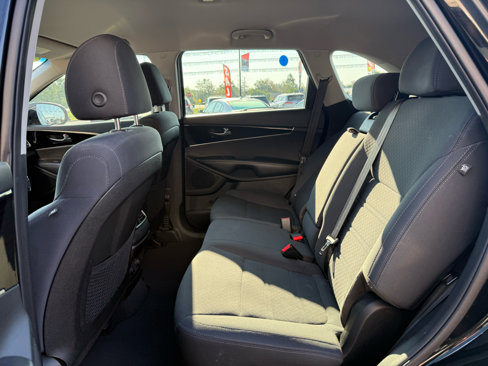 Used 2019 Kia Sorento LX image 17