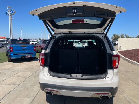 Used 2017 Ford Explorer Platinum image 32