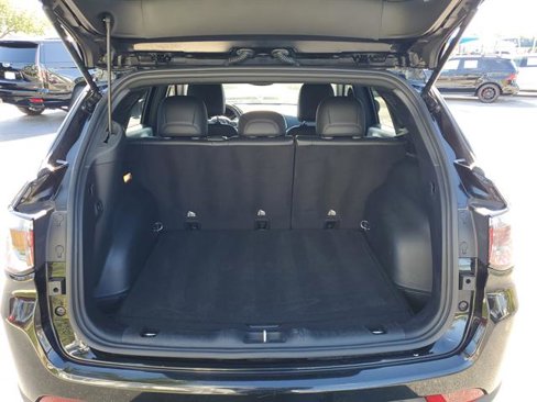 Used 2021 Jeep Compass Latitude image 9