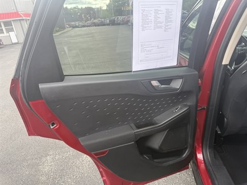Used 2020 Ford Escape SE image 21