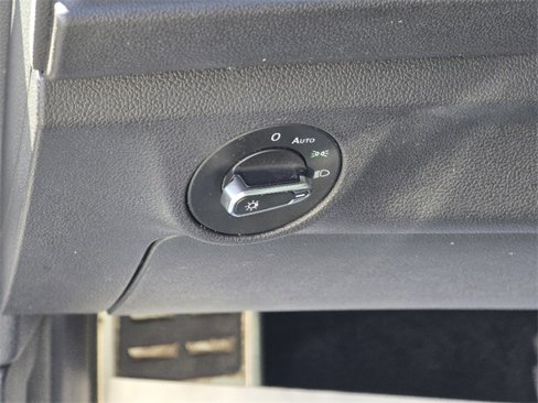 Used 2023 Volkswagen Jetta Sport image 8