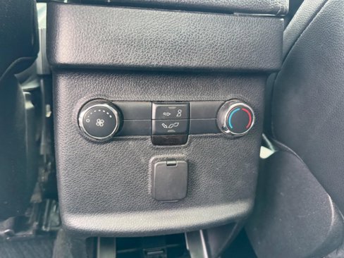 Used 2016 Ford Explorer XLT w/ Equipment Group 202A image 12