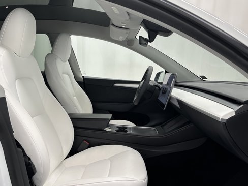 Used 2023 Tesla Model Y Long Range image 17