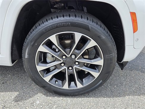Used 2023 Jeep Grand Cherokee Overland image 20