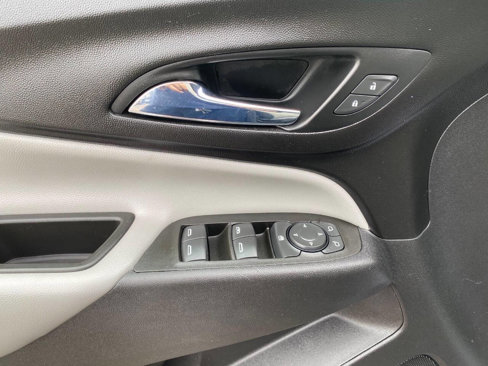Used 2020 Chevrolet Equinox LS image 17