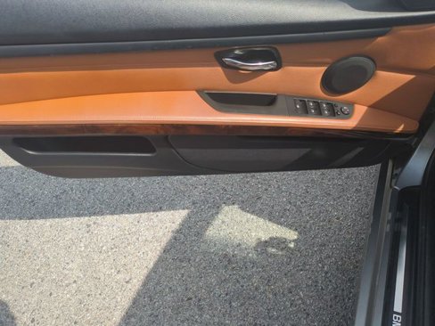 Used 2013 BMW 335i Convertible image 12