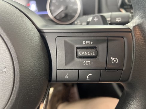 Used 2023 Nissan Rogue S image 18