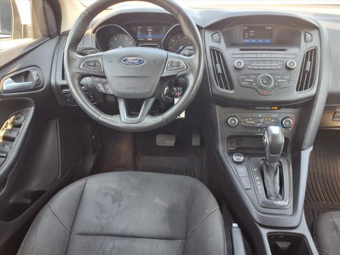 Used 2016 Ford Focus SE w/ SE Winter Package image 6
