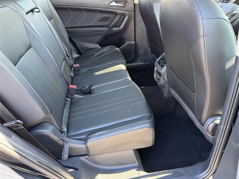 Certified 2022 Volkswagen Tiguan SE w/ Panoramic Sunroof Package image 16