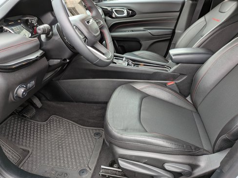 Used 2024 Jeep Compass Trailhawk image 13
