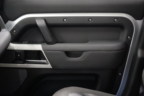 Used 2020 Land Rover Defender 110 First Edition image 30