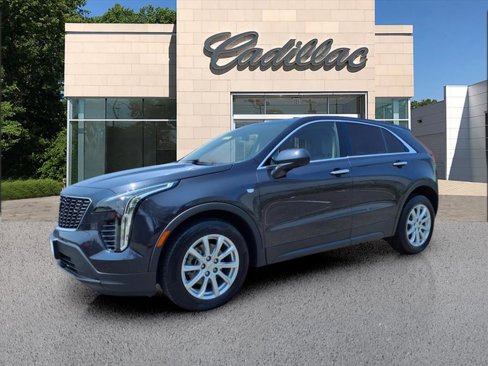 Used 2022 Cadillac XT4 Luxury w/ Cold Weather Package image 3