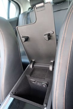 Used 2018 Jaguar XE Prestige image 27