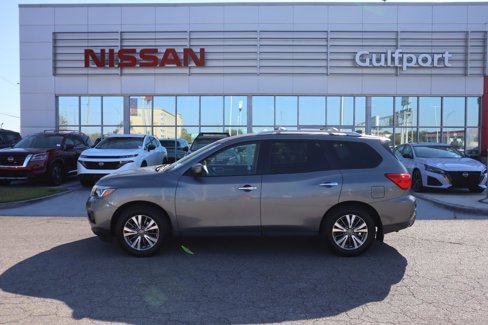 Used 2020 Nissan Pathfinder S image 3