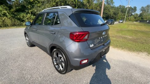 Used 2023 Hyundai Venue SEL image 6