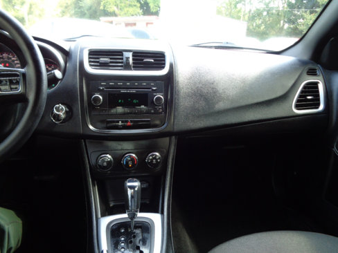 Used 2013 Dodge Avenger SE image 24