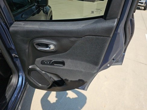 Used 2021 Jeep Renegade Latitude image 17