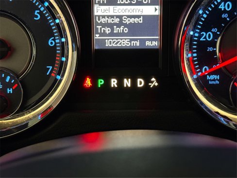 Used 2015 Chrysler Town & Country Touring-L image 26