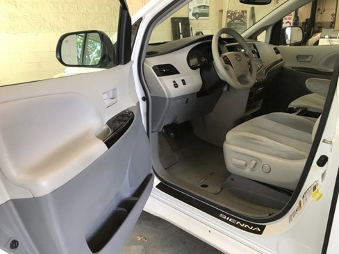 Used 2014 Toyota Sienna LE image 12