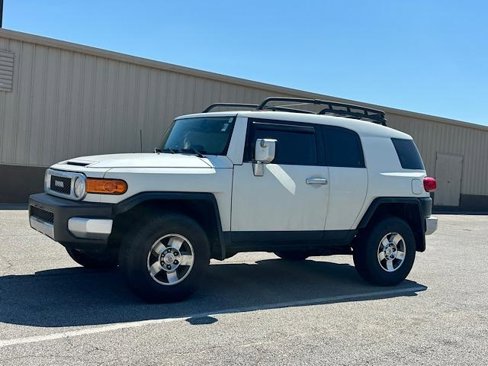 Used 2010 Toyota FJ Cruiser 4WD image 2
