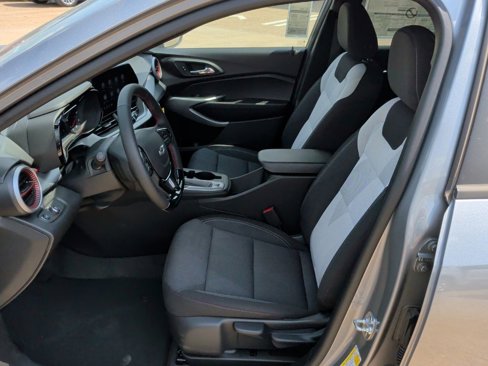 New 2025 Chevrolet Trax RS w/ Sunroof Package image 12