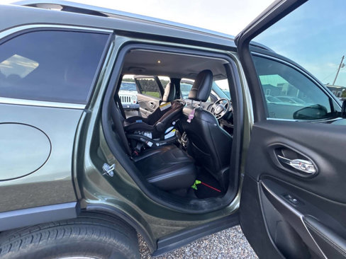 Used 2019 Jeep Cherokee Limited image 17