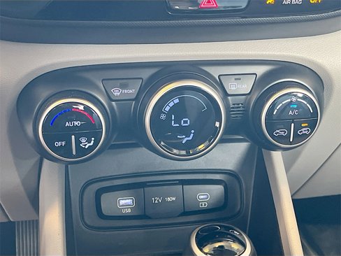 Used 2024 Hyundai Venue SEL image 15