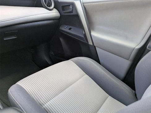 Used 2013 Toyota RAV4 XLE image 16