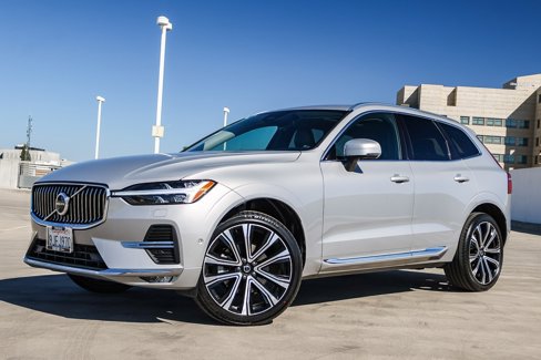 Used 2023 Volvo XC60 B5 Ultimate w/ Climate Package image 1
