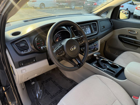 Used 2019 Kia Sedona LX image 10