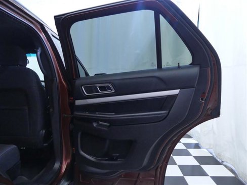 Used 2016 Ford Explorer XLT image 23