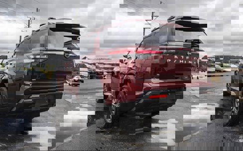 Used 2022 Nissan Pathfinder SV image 3