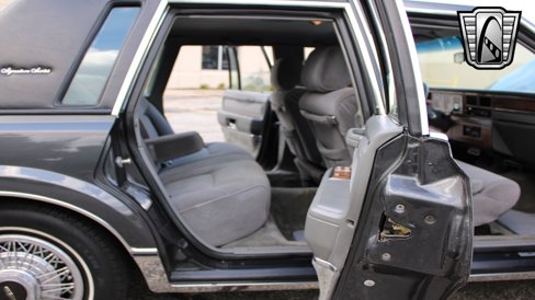 Used 1986 Lincoln Town Car image 14